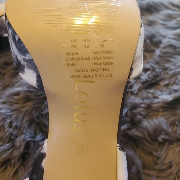Lotus Heels - Picture 5 of 6